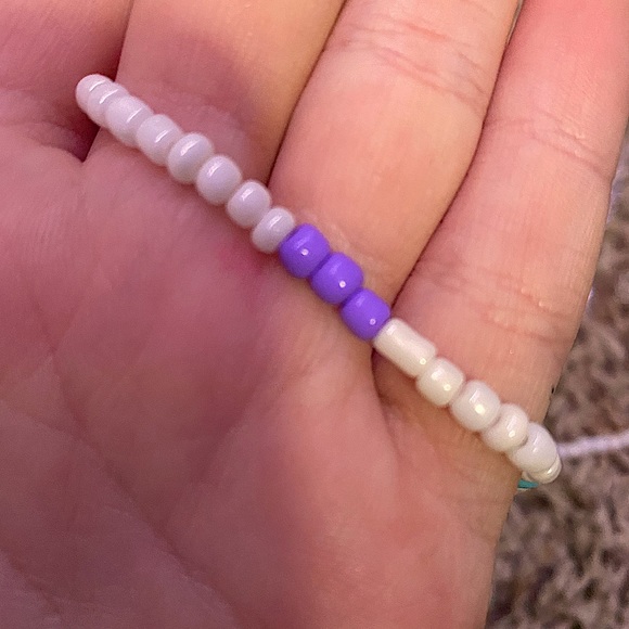 Beaded necklace - Picture 8 of 9